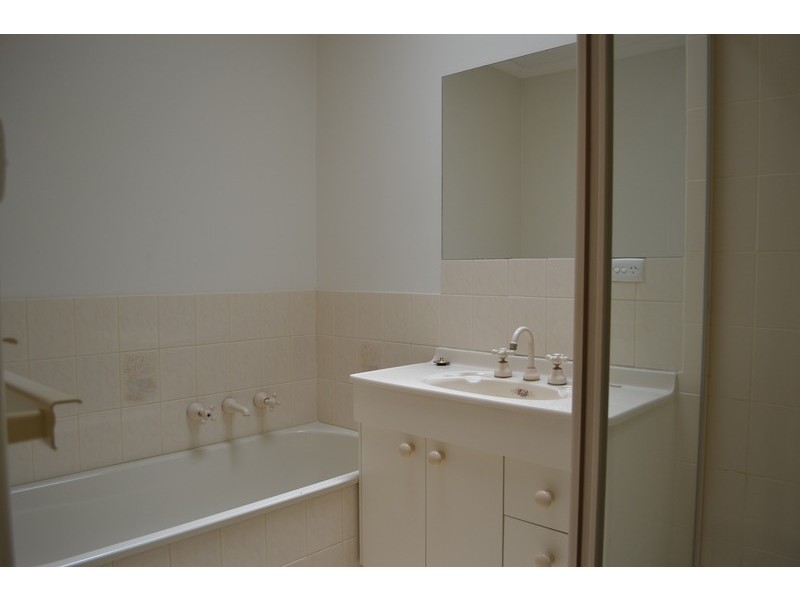 4 Bond Court, Croydon VIC 3136