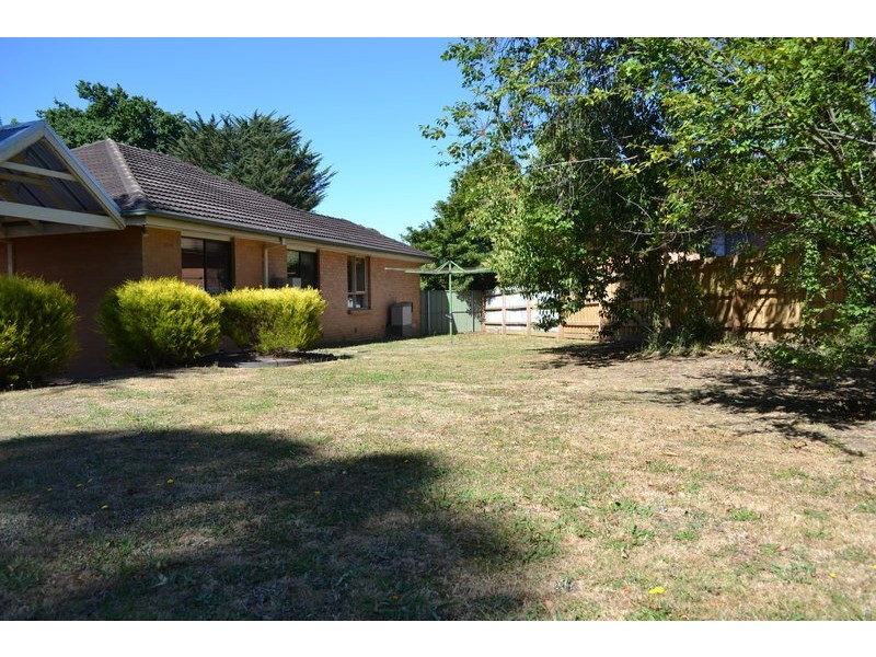 4 Bond Court, Croydon VIC 3136