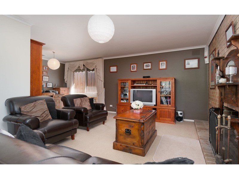 2 Dargie Place, Mooroolbark VIC 3138