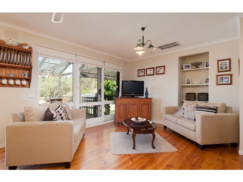 2 Dargie Place, Mooroolbark VIC 3138