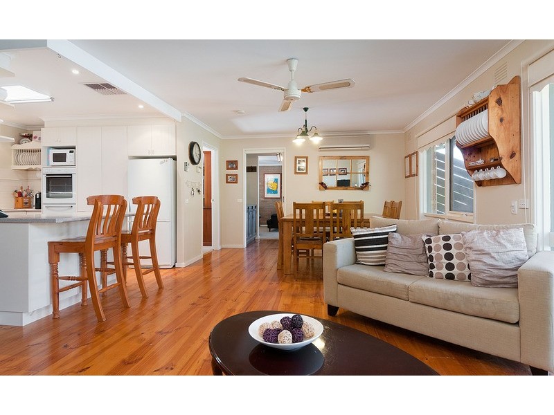 2 Dargie Place, Mooroolbark VIC 3138