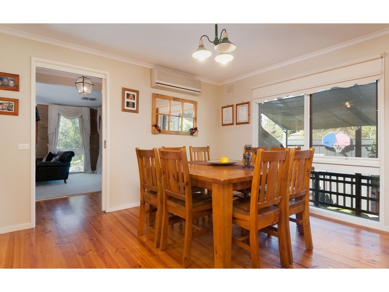 2 Dargie Place, Mooroolbark VIC 3138