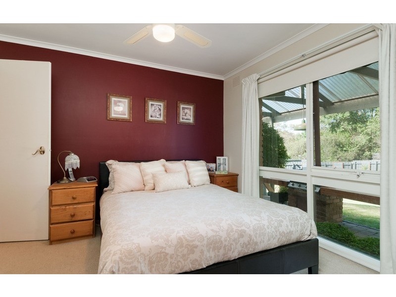 2 Dargie Place, Mooroolbark VIC 3138
