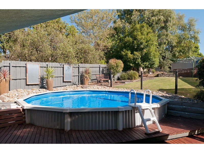 2 Dargie Place, Mooroolbark VIC 3138