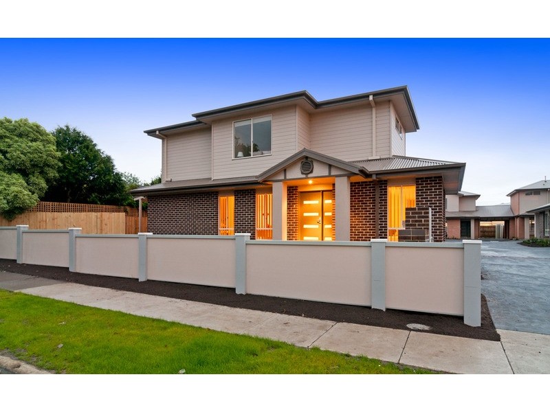 9/15-17 Manchester Road, Mooroolbark VIC 3138