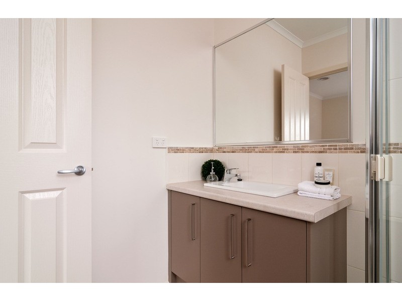 9/15-17 Manchester Road, Mooroolbark VIC 3138