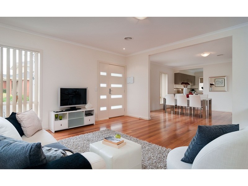 9/15-17 Manchester Road, Mooroolbark VIC 3138