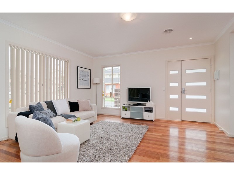 9/15-17 Manchester Road, Mooroolbark VIC 3138