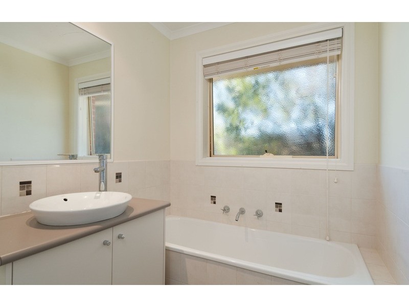 15a Sheldon Avenue, Mooroolbark VIC 3138