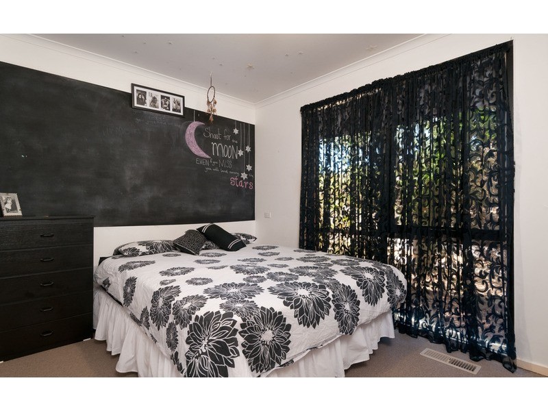 60 Landscape Drive, Mooroolbark VIC 3138