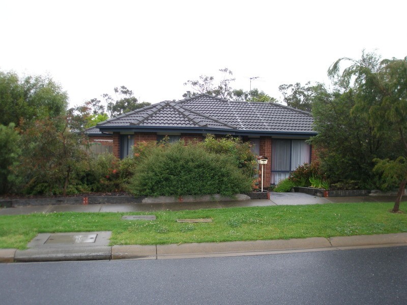 5 Charlwood Drive, Mooroolbark VIC 3138