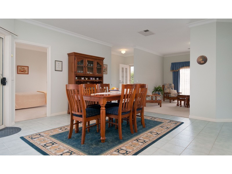 2/64 Cardigan Road, Mooroolbark VIC 3138