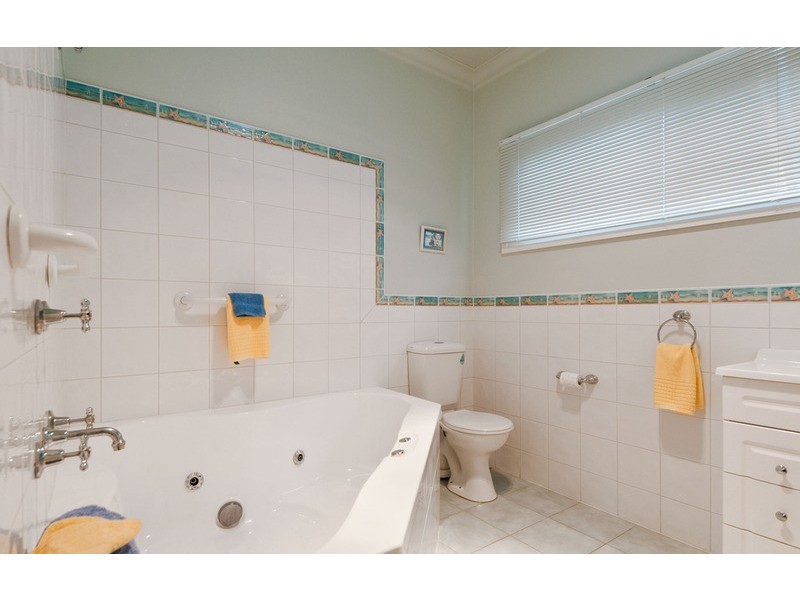 2/64 Cardigan Road, Mooroolbark VIC 3138