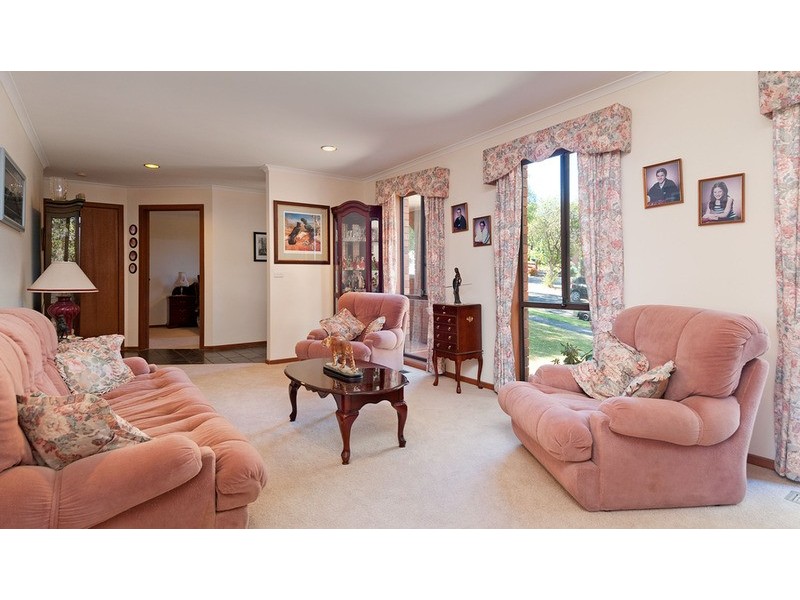 2 Drysdale Place, Mooroolbark VIC 3138