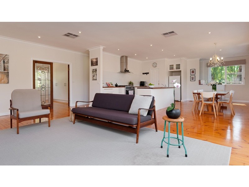 33 Pine Road, Mooroolbark VIC 3138