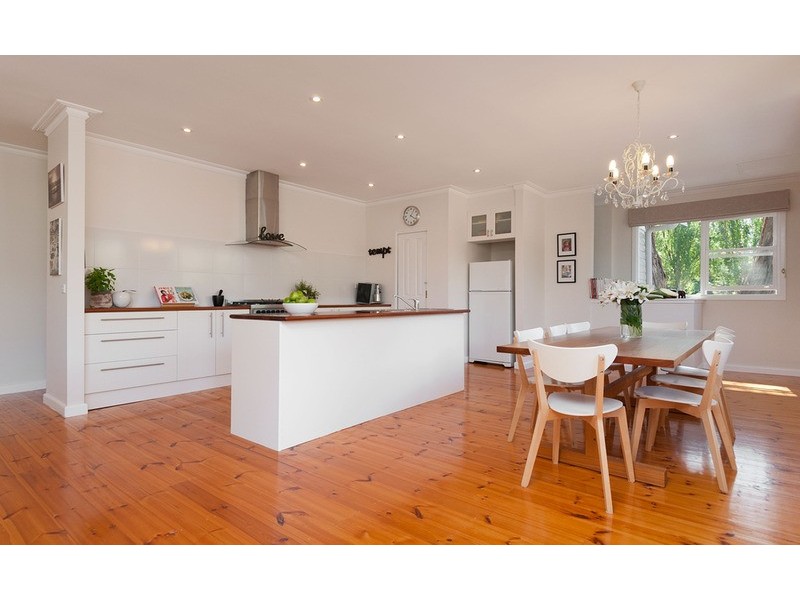 33 Pine Road, Mooroolbark VIC 3138