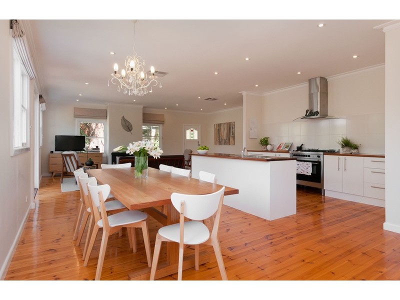 33 Pine Road, Mooroolbark VIC 3138