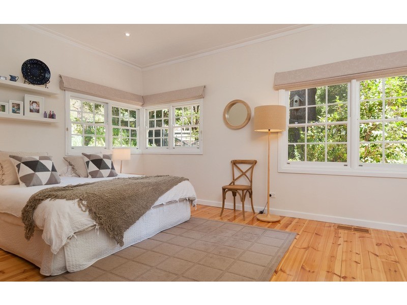 33 Pine Road, Mooroolbark VIC 3138