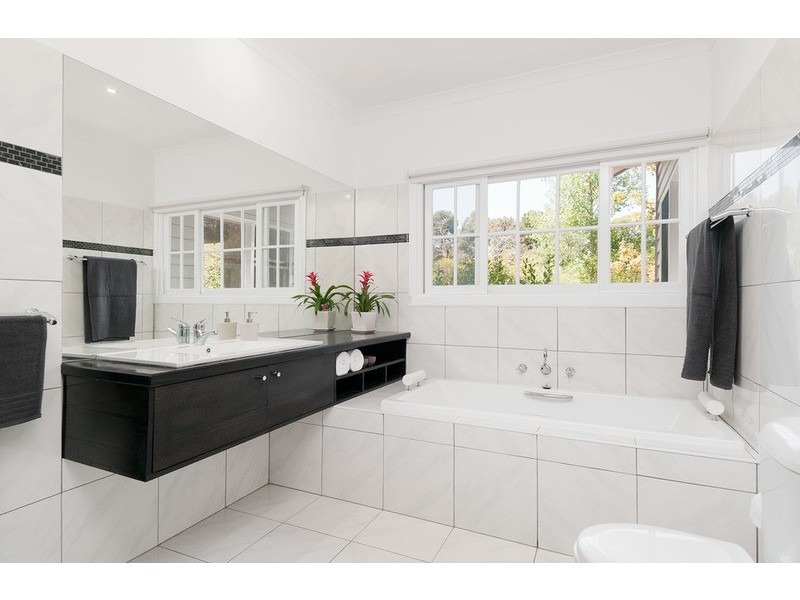33 Pine Road, Mooroolbark VIC 3138