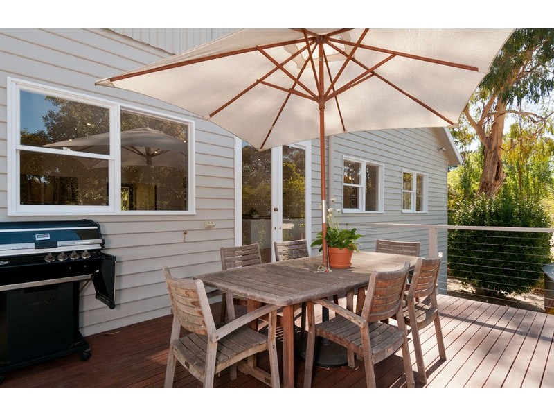 33 Pine Road, Mooroolbark VIC 3138