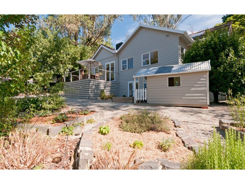 33 Pine Road, Mooroolbark VIC 3138