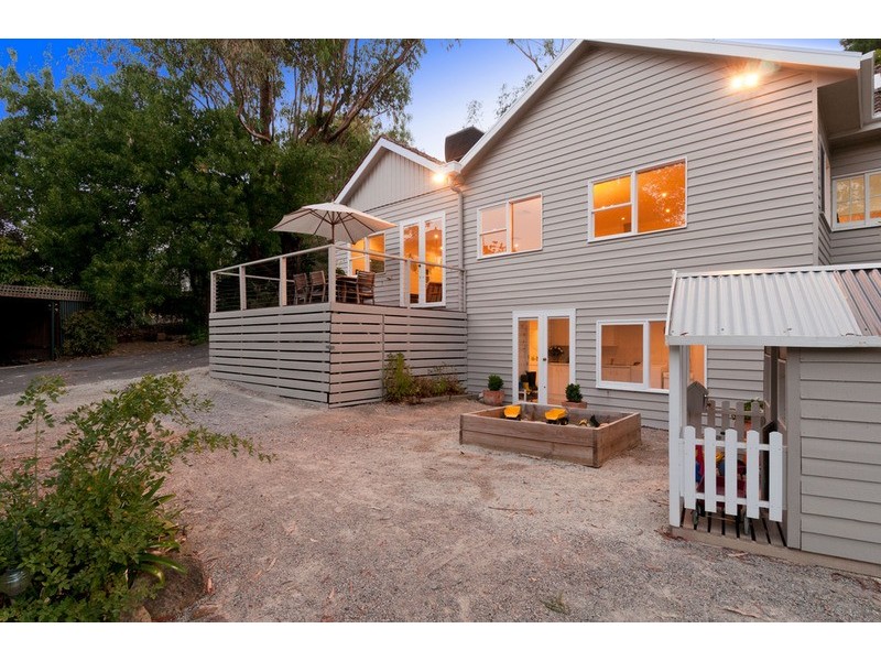 33 Pine Road, Mooroolbark VIC 3138