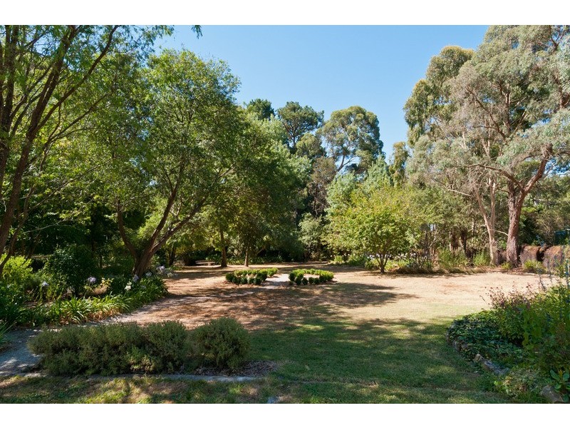 33 Pine Road, Mooroolbark VIC 3138