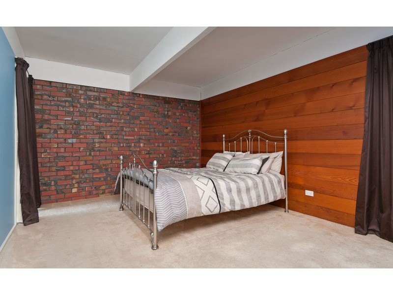 54 Bellara Drive, Mooroolbark VIC 3138