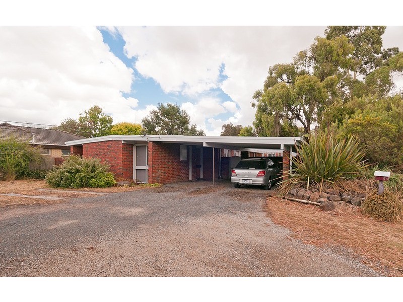 54 Bellara Drive, Mooroolbark VIC 3138