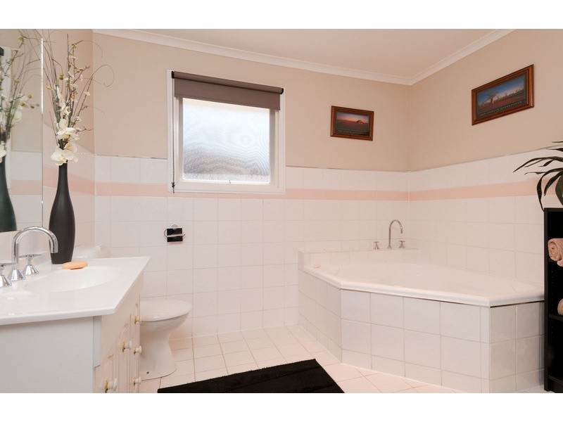 53 Cardigan Road, Mooroolbark VIC 3138