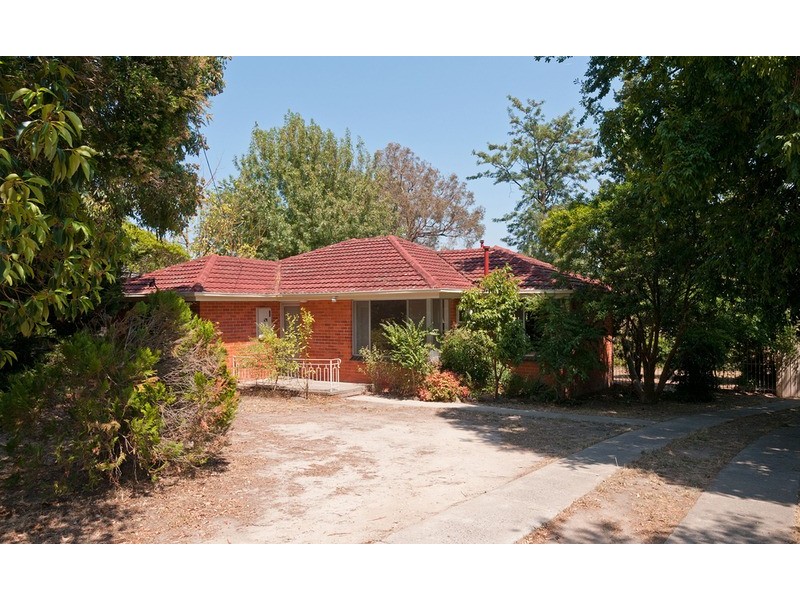 13 Saxon Drive, Mooroolbark VIC 3138