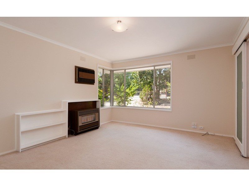 13 Saxon Drive, Mooroolbark VIC 3138