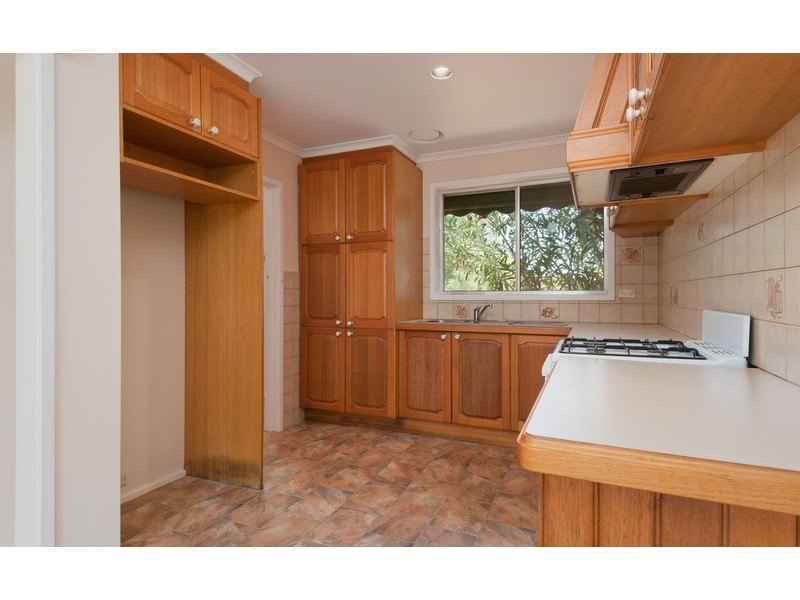 13 Saxon Drive, Mooroolbark VIC 3138