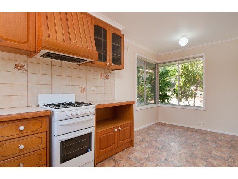13 Saxon Drive, Mooroolbark VIC 3138