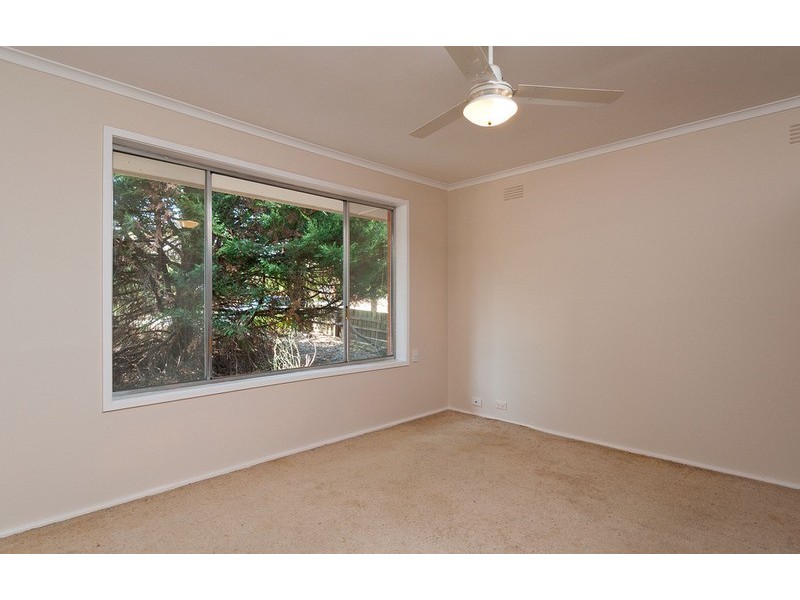 13 Saxon Drive, Mooroolbark VIC 3138
