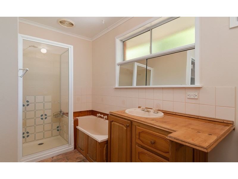 13 Saxon Drive, Mooroolbark VIC 3138
