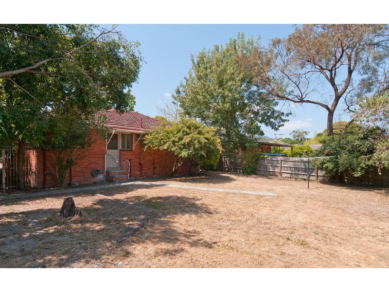 13 Saxon Drive, Mooroolbark VIC 3138
