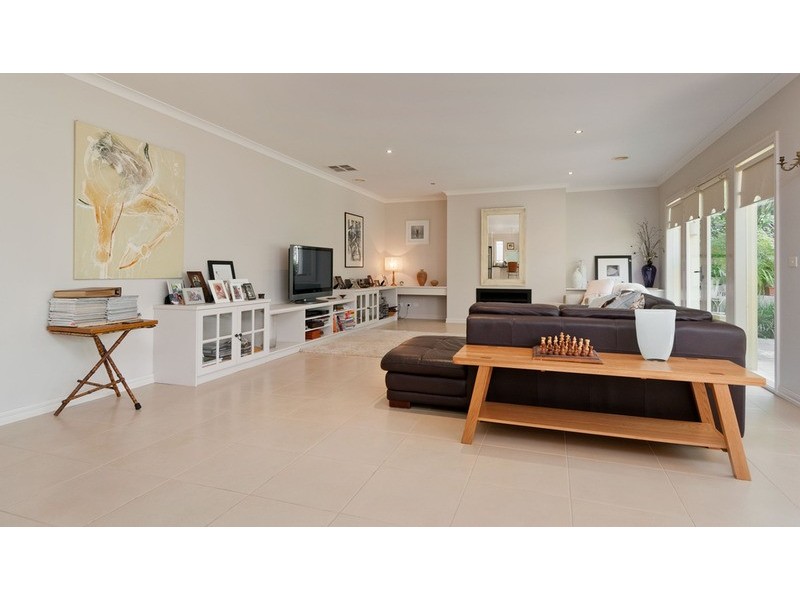 12 Dromsally Rise, Warranwood VIC 3134