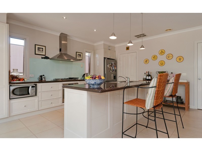 12 Dromsally Rise, Warranwood VIC 3134