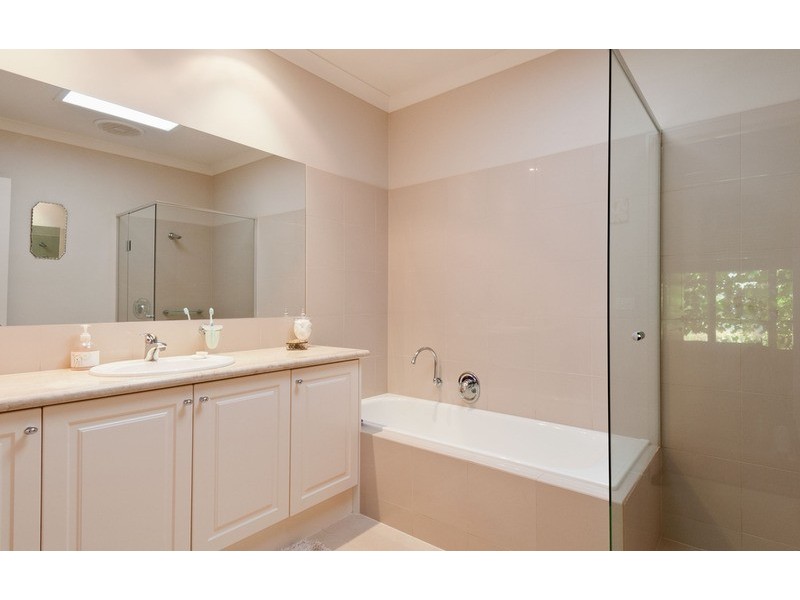 12 Dromsally Rise, Warranwood VIC 3134