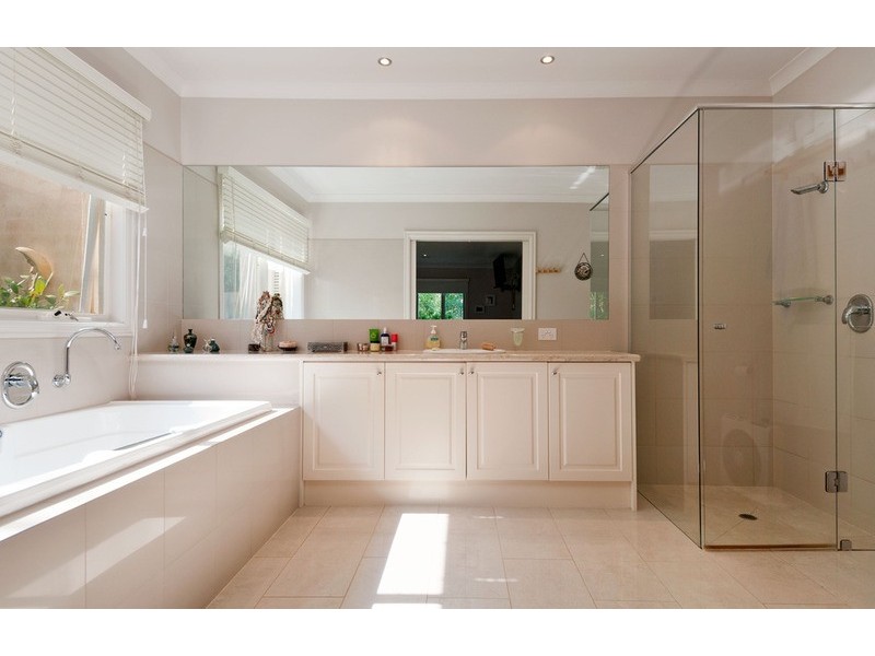 12 Dromsally Rise, Warranwood VIC 3134