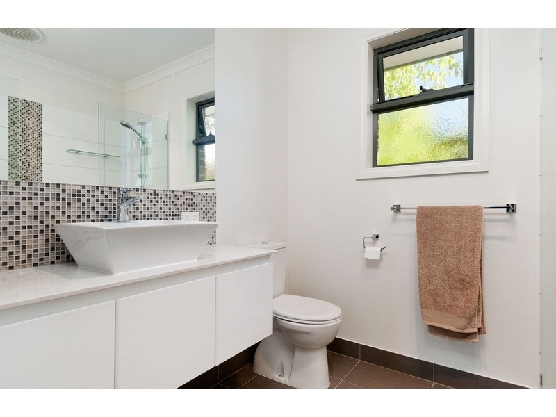 56a Longfellow Avenue, Mooroolbark VIC 3138
