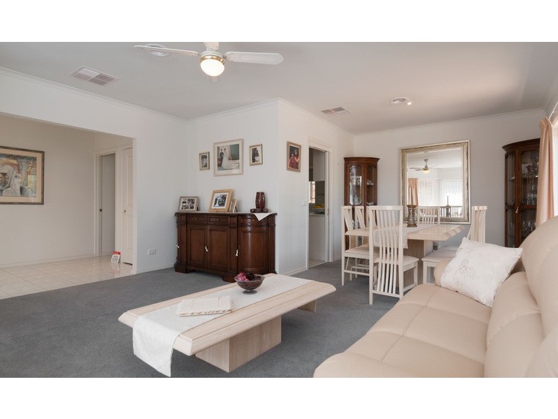 28 Angelica Crescent, Croydon Hills VIC 3136