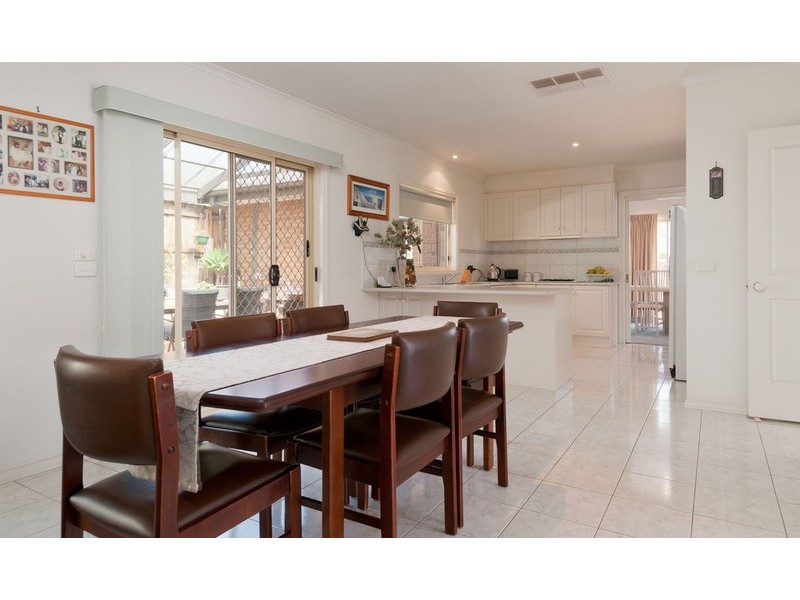 28 Angelica Crescent, Croydon Hills VIC 3136