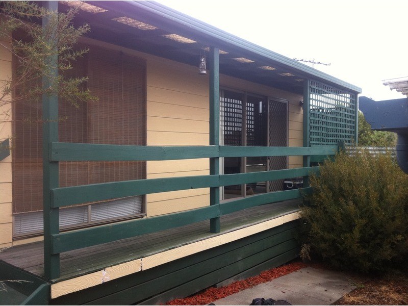 rear/20 Larnook Crescent, Mooroolbark VIC 3138