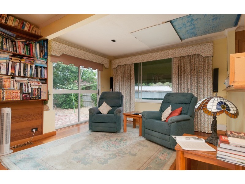 15 Saxon Drive, Mooroolbark VIC 3138