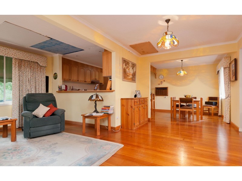 15 Saxon Drive, Mooroolbark VIC 3138