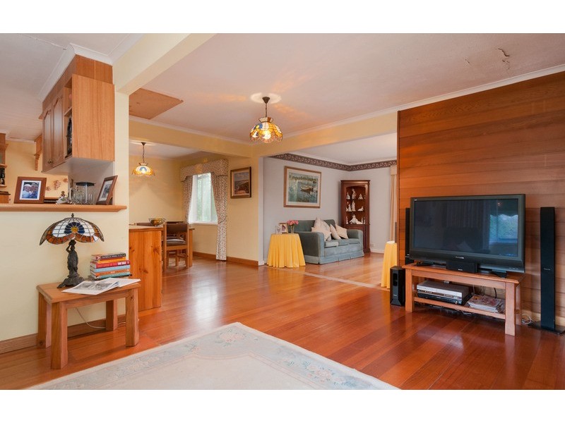 15 Saxon Drive, Mooroolbark VIC 3138