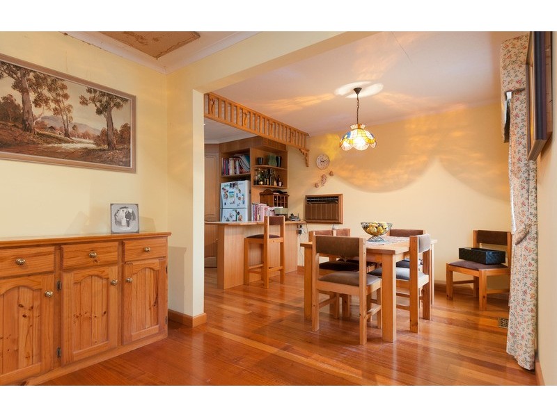 15 Saxon Drive, Mooroolbark VIC 3138