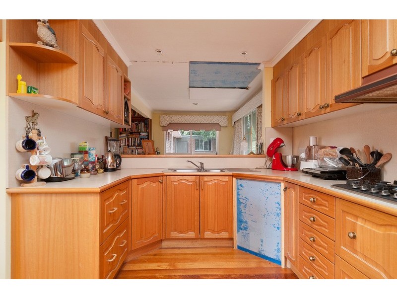 15 Saxon Drive, Mooroolbark VIC 3138